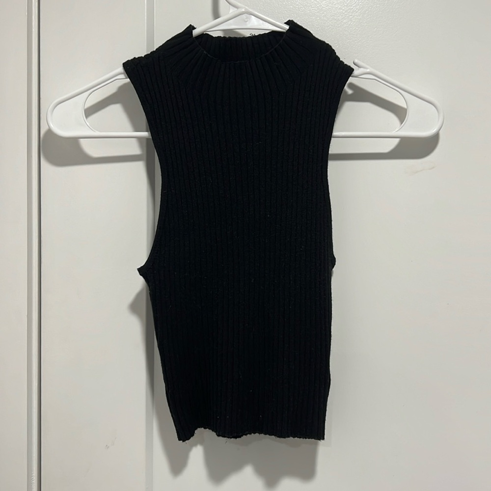 Black H&M mock neck cropped sweater tank